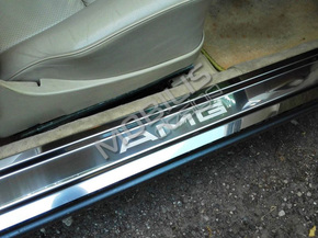 Накладки на пороги с подсветкой Mercedes-Benz AMG S-Class w140 лонг