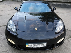 Porsche Panamera 2010 - замена хромированных элементов на Graphite Grey + установка именных порогов с подсветкой